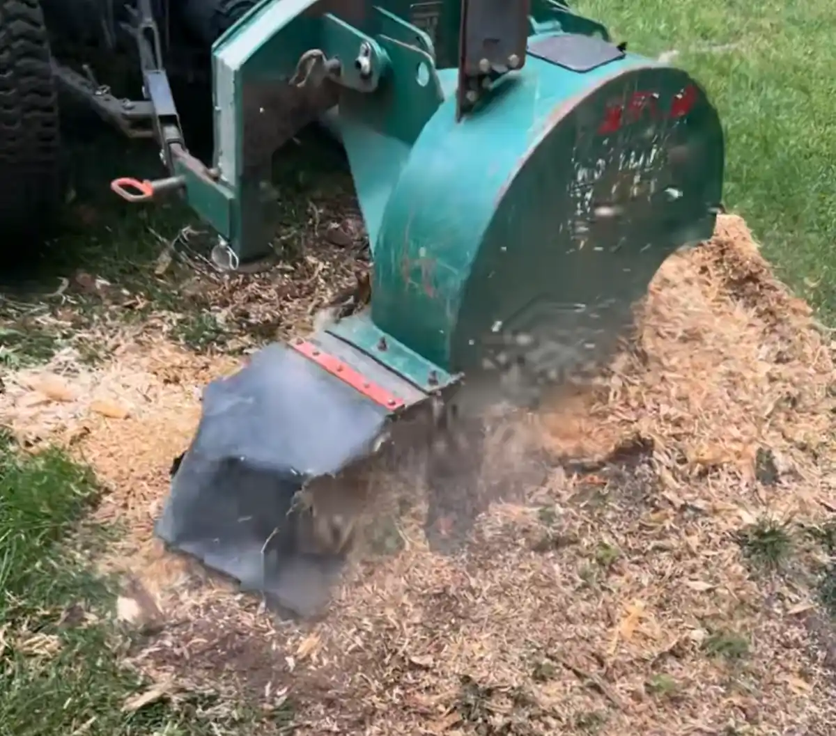 Essouchage d'une souche à Drummondville